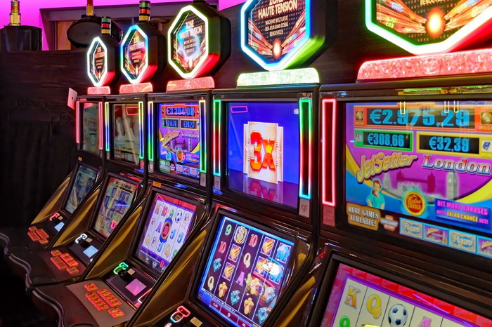 how to win playing slots at casinos