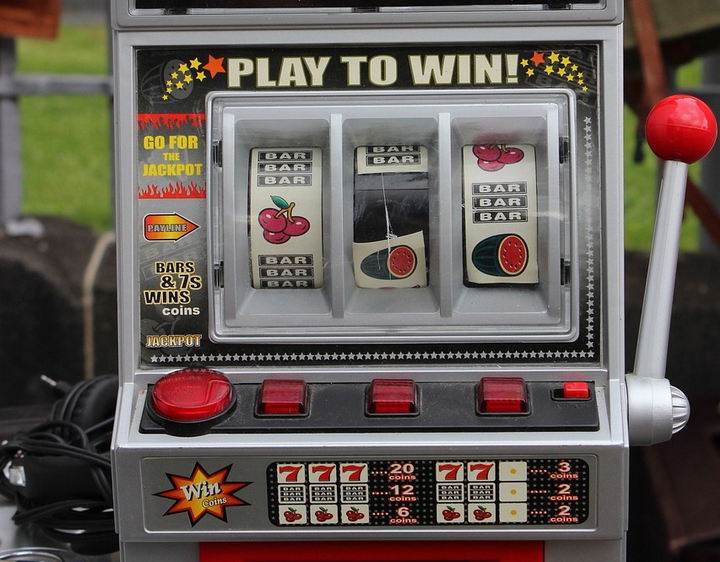 best strategy to win slot machines